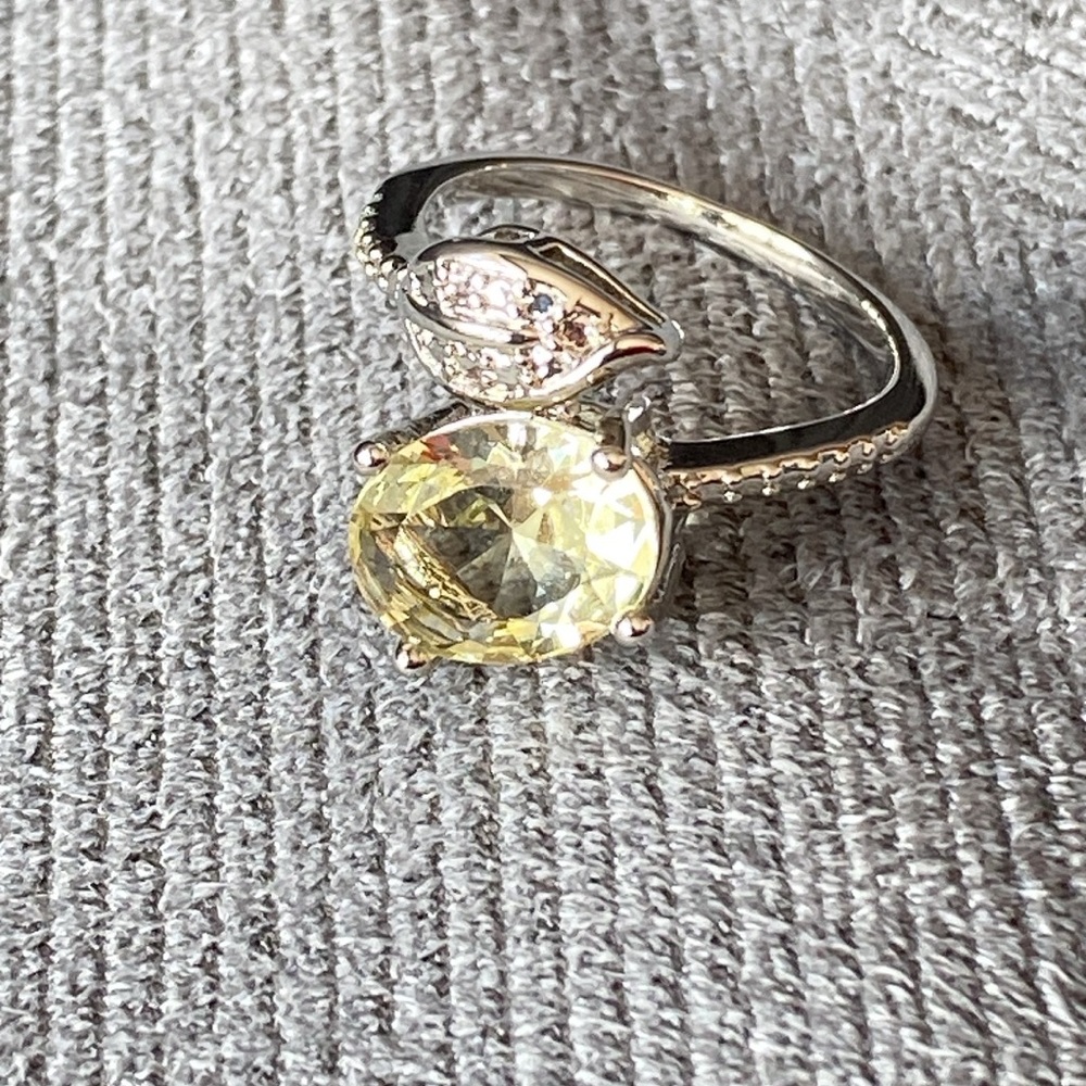 Yellow Stone and Silver Tone Setting Ring Size 6 New - Picture 13 of 14
